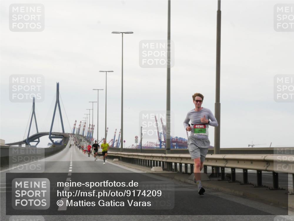 03.10.2025 - Köhlbrandbrückenlauf Matties Gatica Varas http://msf.ph/oto/9174209 03.10.2025 15:39:00 Position 3  meine-sportfotos.de