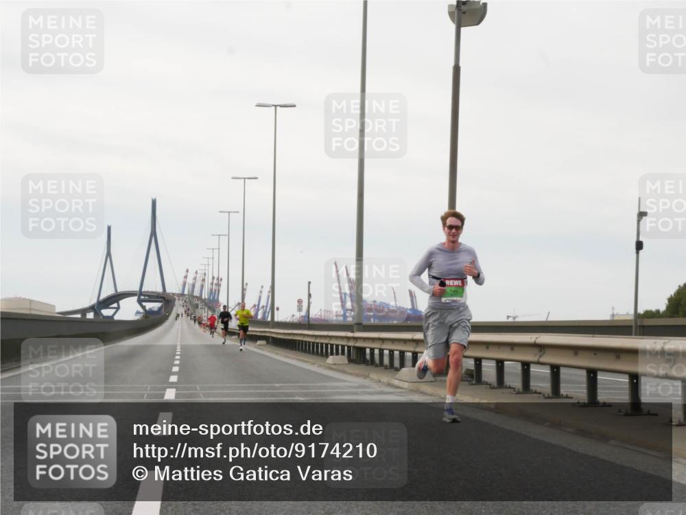03.10.2025 - Köhlbrandbrückenlauf Matties Gatica Varas http://msf.ph/oto/9174210 03.10.2025 15:39:01 Position 3  meine-sportfotos.de