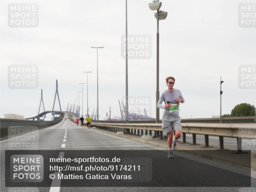03.10.2025 - Köhlbrandbrückenlauf Matties Gatica Varas http://msf.ph/oto/9174211 03.10.2025 15:39:01 Position 3  meine-sportfotos.de