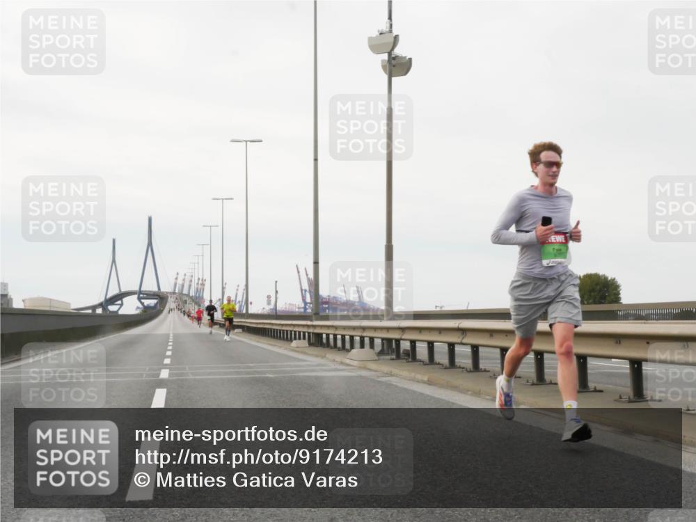 03.10.2025 - Köhlbrandbrückenlauf Matties Gatica Varas http://msf.ph/oto/9174213 03.10.2025 15:39:02 Position 3  meine-sportfotos.de