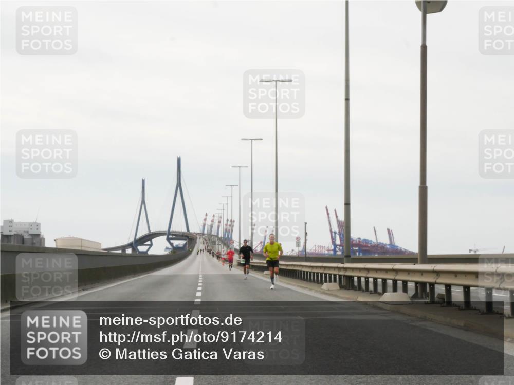 03.10.2025 - Köhlbrandbrückenlauf Matties Gatica Varas http://msf.ph/oto/9174214 03.10.2025 15:39:04 Position 3  meine-sportfotos.de