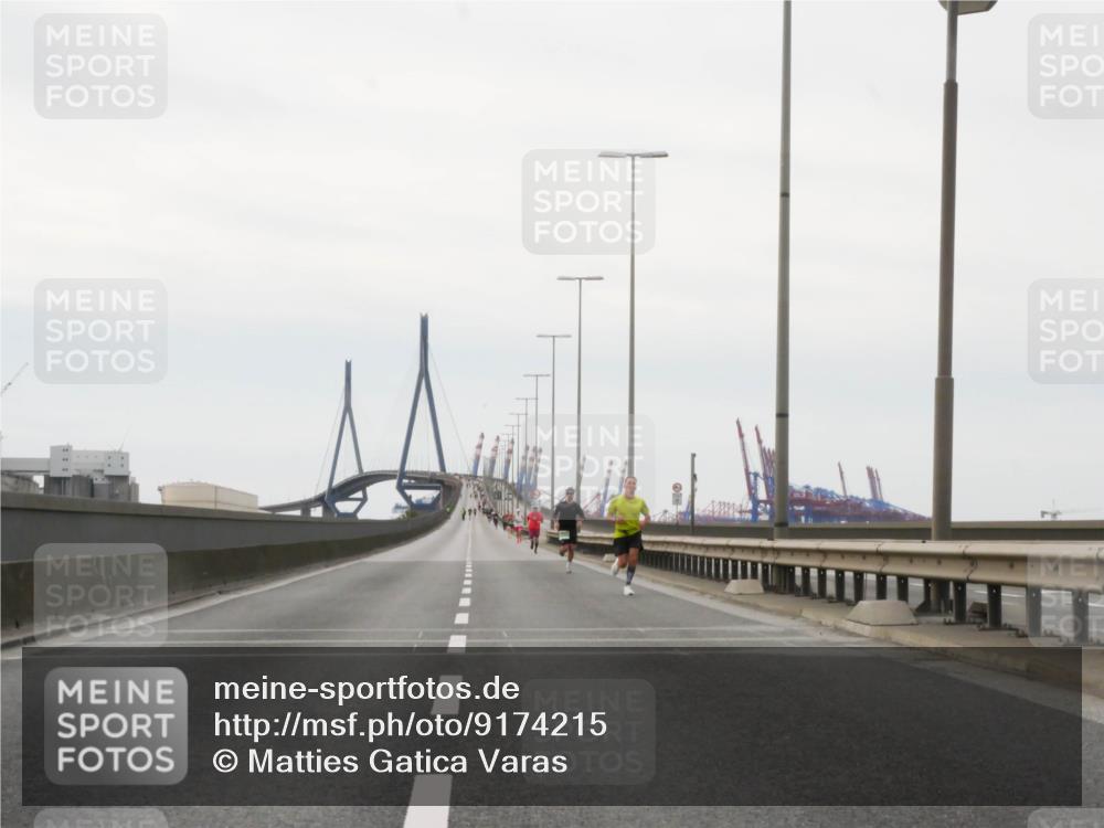 03.10.2025 - Köhlbrandbrückenlauf Matties Gatica Varas http://msf.ph/oto/9174215 03.10.2025 15:39:04 Position 3  meine-sportfotos.de