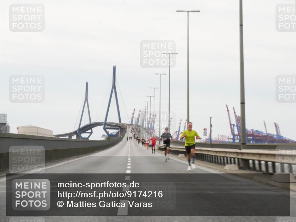 03.10.2025 - Köhlbrandbrückenlauf Matties Gatica Varas http://msf.ph/oto/9174216 03.10.2025 15:39:05 Position 3  meine-sportfotos.de