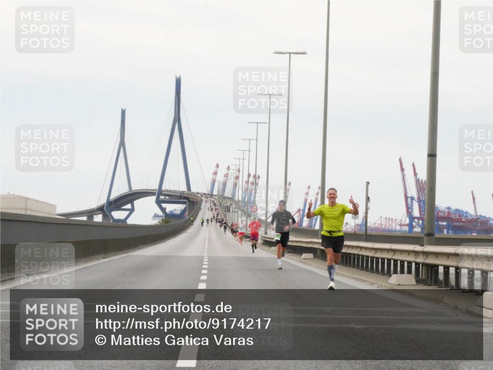 03.10.2025 - Köhlbrandbrückenlauf Matties Gatica Varas http://msf.ph/oto/9174217 03.10.2025 15:39:05 Position 3  meine-sportfotos.de