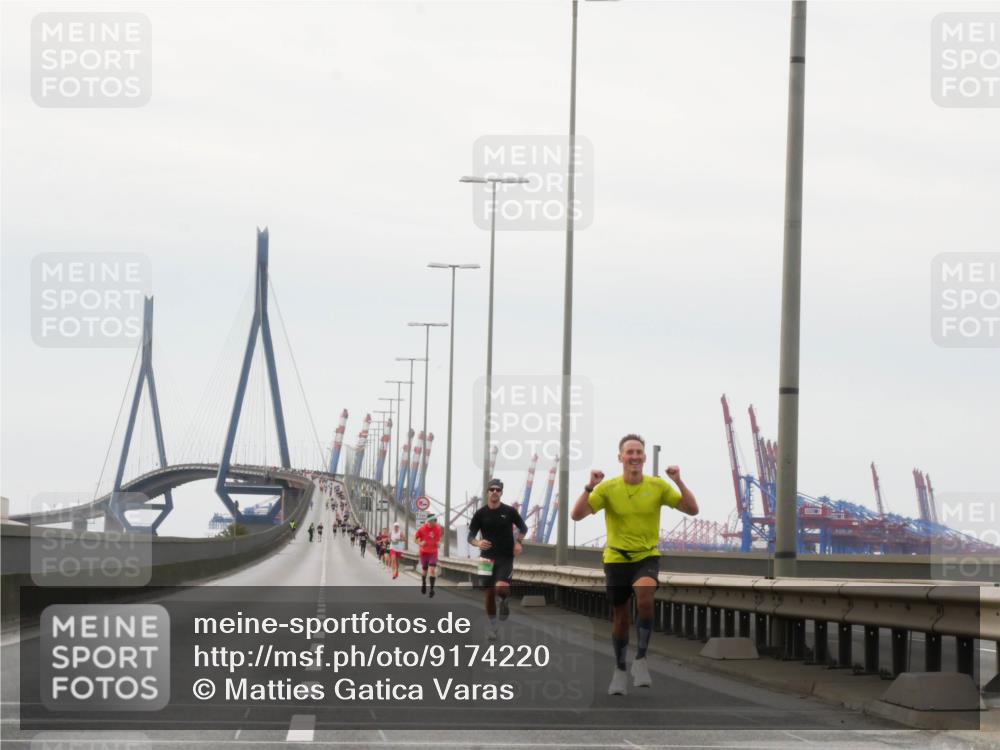 03.10.2025 - Köhlbrandbrückenlauf Matties Gatica Varas http://msf.ph/oto/9174220 03.10.2025 15:39:07 Position 3  meine-sportfotos.de