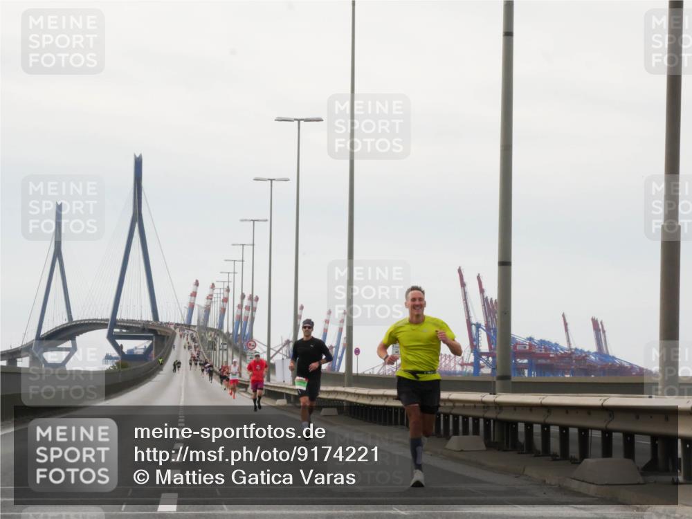 03.10.2025 - Köhlbrandbrückenlauf Matties Gatica Varas http://msf.ph/oto/9174221 03.10.2025 15:39:07 Position 3  meine-sportfotos.de