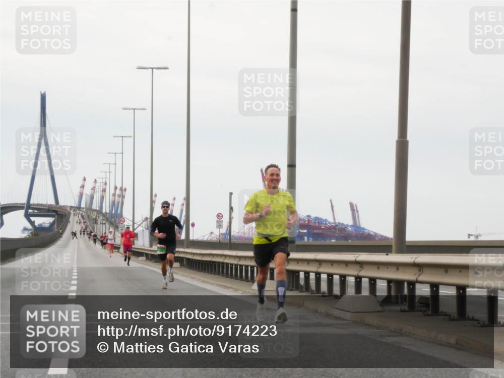 03.10.2025 - Köhlbrandbrückenlauf Matties Gatica Varas http://msf.ph/oto/9174223 03.10.2025 15:39:08 Position 3  meine-sportfotos.de