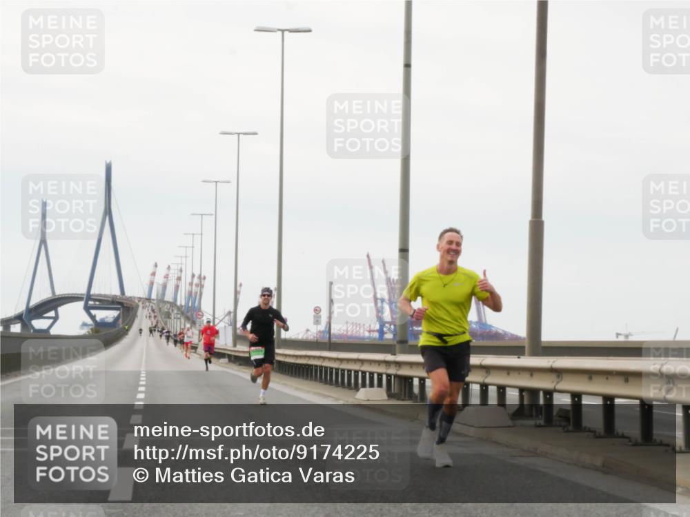 03.10.2025 - Köhlbrandbrückenlauf Matties Gatica Varas http://msf.ph/oto/9174225 03.10.2025 15:39:09 Position 3  meine-sportfotos.de