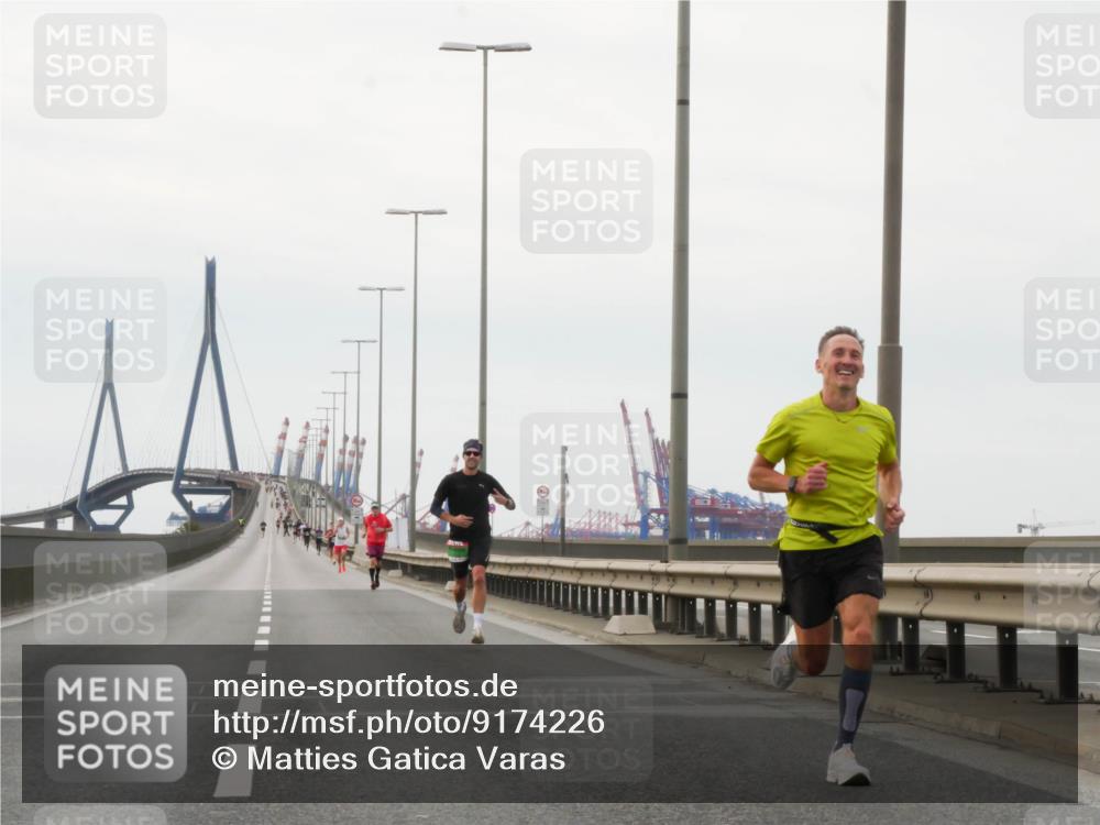 03.10.2025 - Köhlbrandbrückenlauf Matties Gatica Varas http://msf.ph/oto/9174226 03.10.2025 15:39:10 Position 3  meine-sportfotos.de
