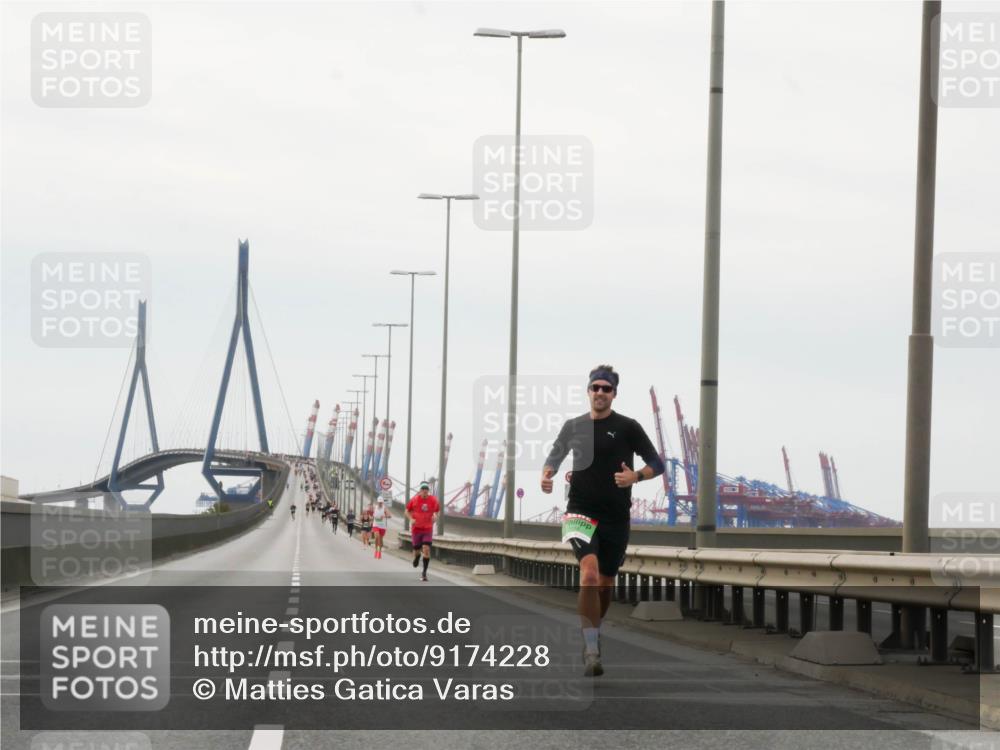 03.10.2025 - Köhlbrandbrückenlauf Matties Gatica Varas http://msf.ph/oto/9174228 03.10.2025 15:39:12 Position 3  meine-sportfotos.de