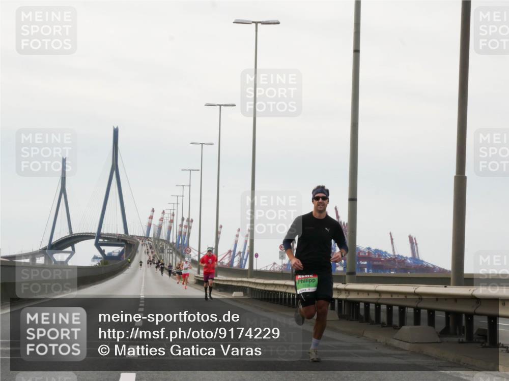 03.10.2025 - Köhlbrandbrückenlauf Matties Gatica Varas http://msf.ph/oto/9174229 03.10.2025 15:39:12 Position 3 7118 meine-sportfotos.de