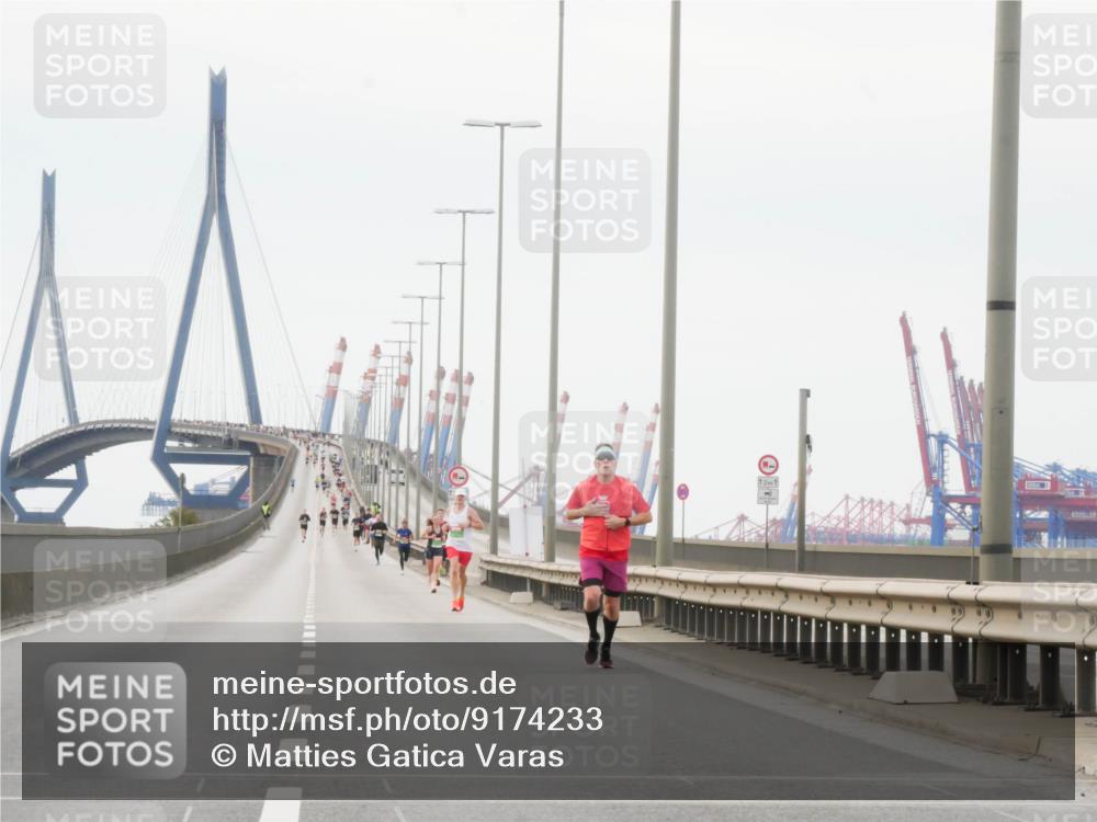 03.10.2025 - Köhlbrandbrückenlauf Matties Gatica Varas http://msf.ph/oto/9174233 03.10.2025 15:39:16 Position 3 12, 1 meine-sportfotos.de