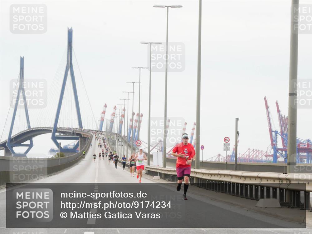 03.10.2025 - Köhlbrandbrückenlauf Matties Gatica Varas http://msf.ph/oto/9174234 03.10.2025 15:39:16 Position 3 12, 121 meine-sportfotos.de