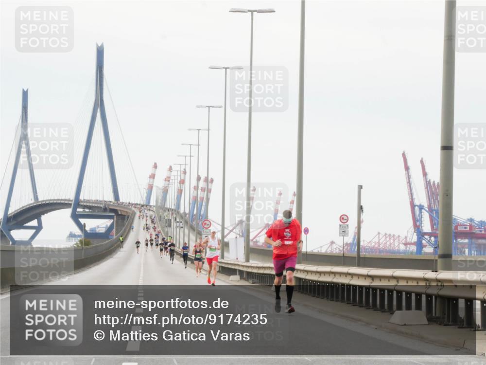 03.10.2025 - Köhlbrandbrückenlauf Matties Gatica Varas http://msf.ph/oto/9174235 03.10.2025 15:39:17 Position 3 12, 1 meine-sportfotos.de