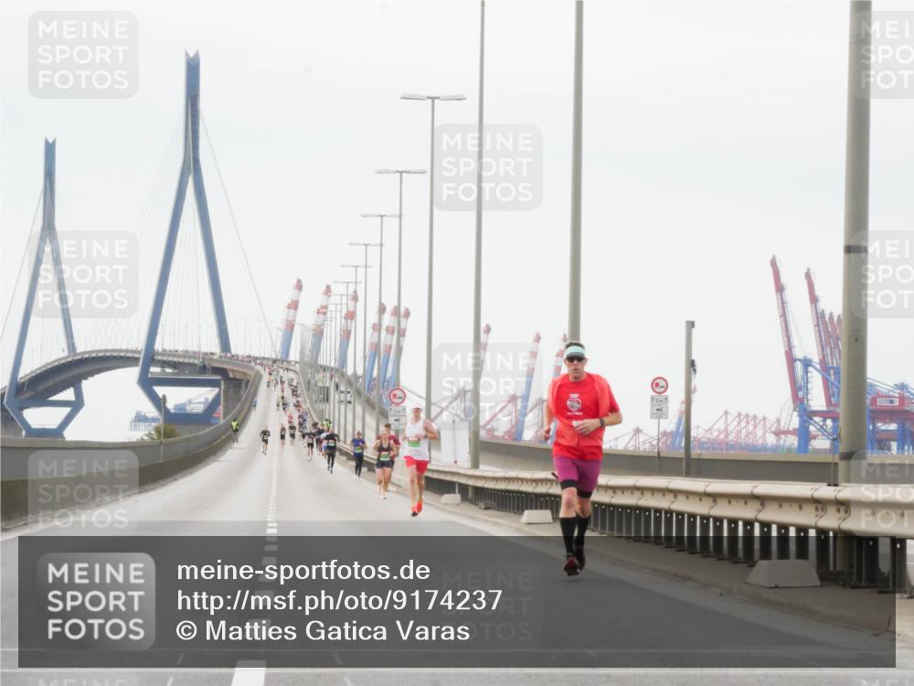 03.10.2025 - Köhlbrandbrückenlauf Matties Gatica Varas http://msf.ph/oto/9174237 03.10.2025 15:39:18 Position 3  meine-sportfotos.de