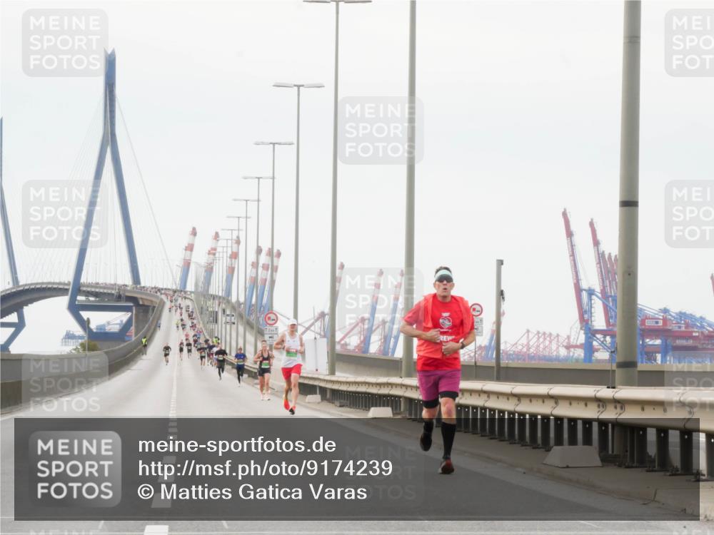 03.10.2025 - Köhlbrandbrückenlauf Matties Gatica Varas http://msf.ph/oto/9174239 03.10.2025 15:39:19 Position 3 2 meine-sportfotos.de