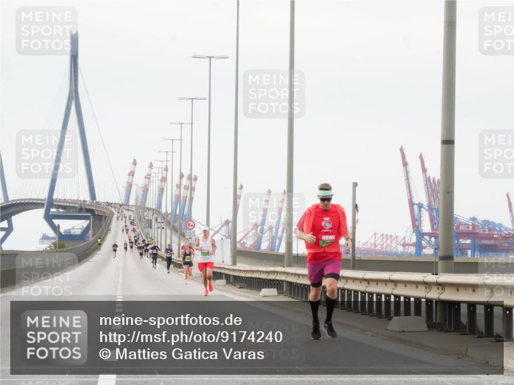 03.10.2025 - Köhlbrandbrückenlauf Matties Gatica Varas http://msf.ph/oto/9174240 03.10.2025 15:39:19 Position 3 12, 1 meine-sportfotos.de