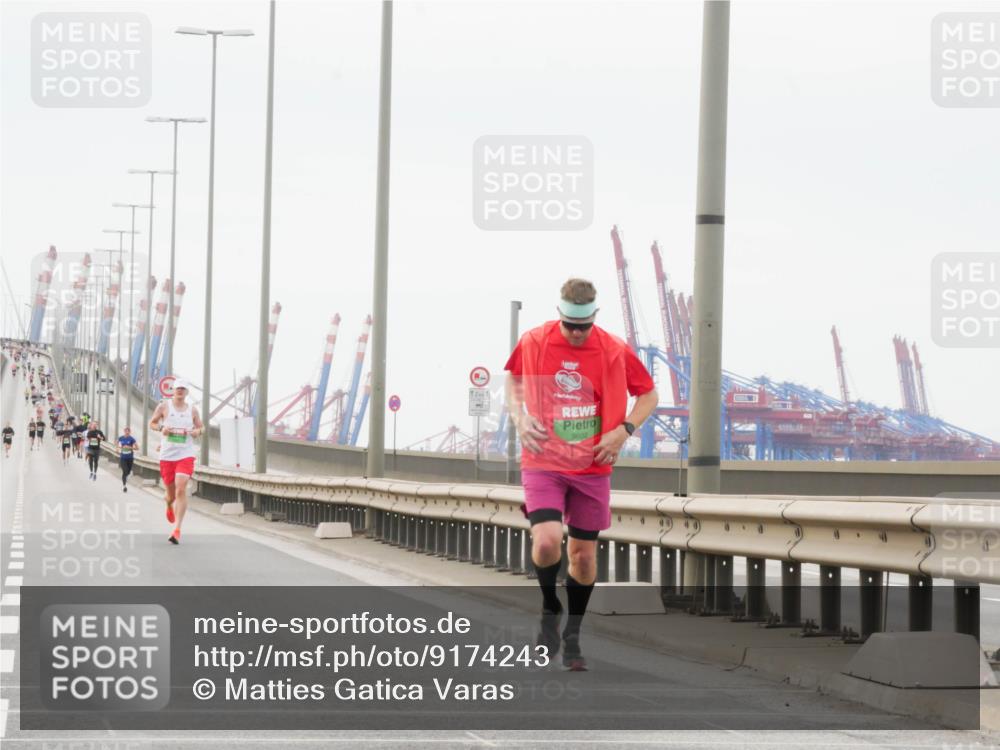 03.10.2025 - Köhlbrandbrückenlauf Matties Gatica Varas http://msf.ph/oto/9174243 03.10.2025 15:39:21 Position 3 12, 1, 9602 meine-sportfotos.de