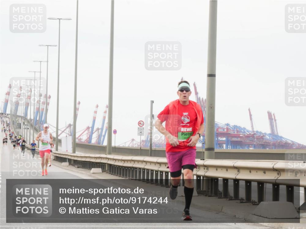 03.10.2025 - Köhlbrandbrückenlauf Matties Gatica Varas http://msf.ph/oto/9174244 03.10.2025 15:39:21 Position 3 12, 1, 960 meine-sportfotos.de