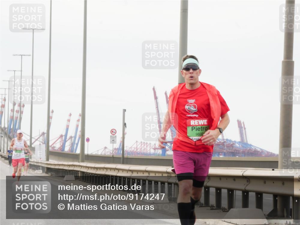 03.10.2025 - Köhlbrandbrückenlauf Matties Gatica Varas http://msf.ph/oto/9174247 03.10.2025 15:39:23 Position 3 12, 1, 9602 meine-sportfotos.de