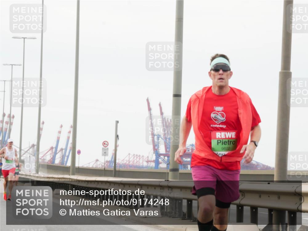 03.10.2025 - Köhlbrandbrückenlauf Matties Gatica Varas http://msf.ph/oto/9174248 03.10.2025 15:39:23 Position 3 9602 meine-sportfotos.de