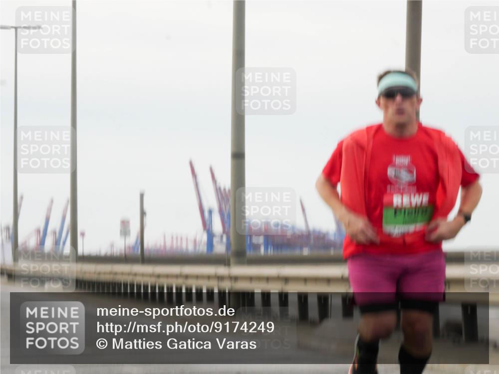 03.10.2025 - Köhlbrandbrückenlauf Matties Gatica Varas http://msf.ph/oto/9174249 03.10.2025 15:39:24 Position 3  meine-sportfotos.de