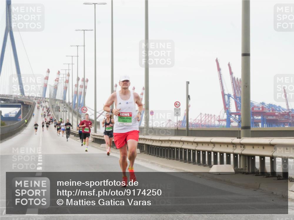 03.10.2025 - Köhlbrandbrückenlauf Matties Gatica Varas http://msf.ph/oto/9174250 03.10.2025 15:39:29 Position 3 7054, 21 meine-sportfotos.de