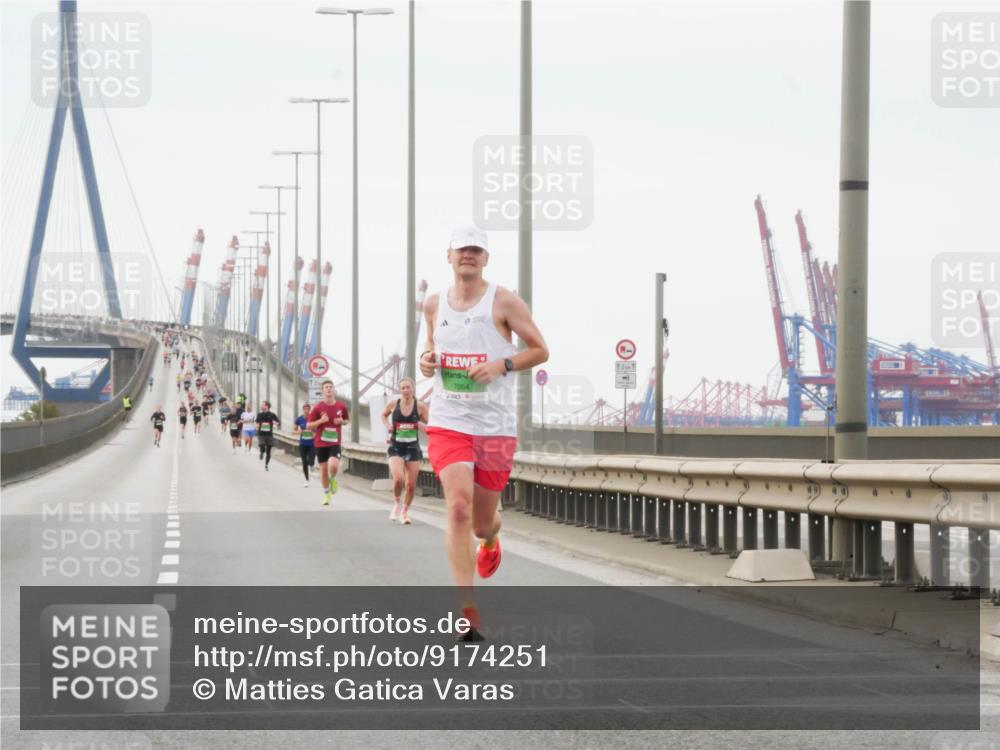 03.10.2025 - Köhlbrandbrückenlauf Matties Gatica Varas http://msf.ph/oto/9174251 03.10.2025 15:39:29 Position 3 7054, 12, 1 meine-sportfotos.de
