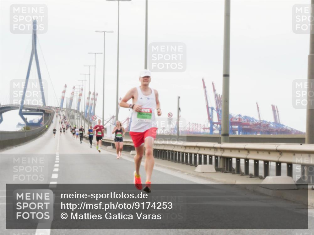 03.10.2025 - Köhlbrandbrückenlauf Matties Gatica Varas http://msf.ph/oto/9174253 03.10.2025 15:39:30 Position 3  meine-sportfotos.de