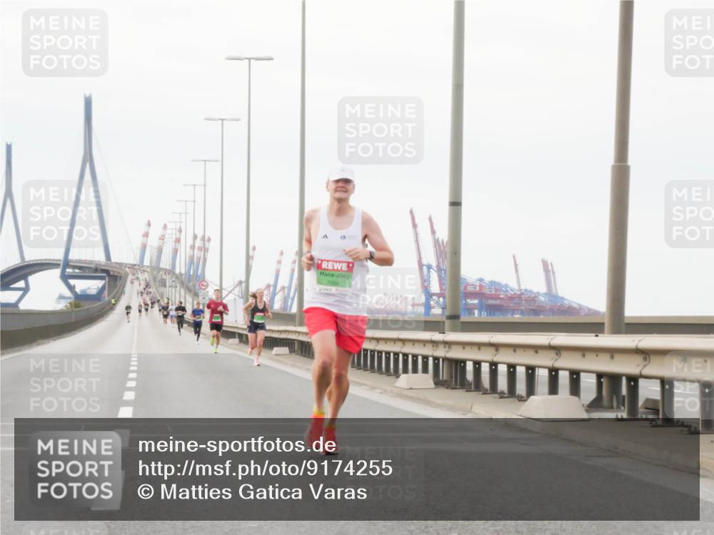 03.10.2025 - Köhlbrandbrückenlauf Matties Gatica Varas http://msf.ph/oto/9174255 03.10.2025 15:39:31 Position 3 7054 meine-sportfotos.de