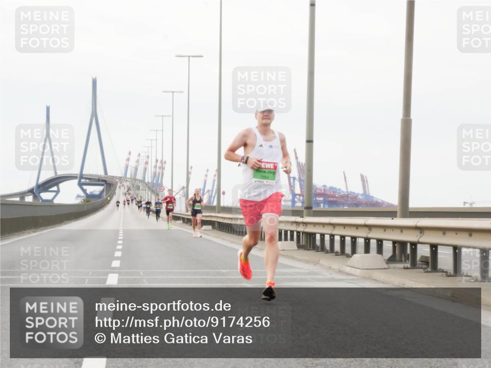 03.10.2025 - Köhlbrandbrückenlauf Matties Gatica Varas http://msf.ph/oto/9174256 03.10.2025 15:39:32 Position 3 7054 meine-sportfotos.de