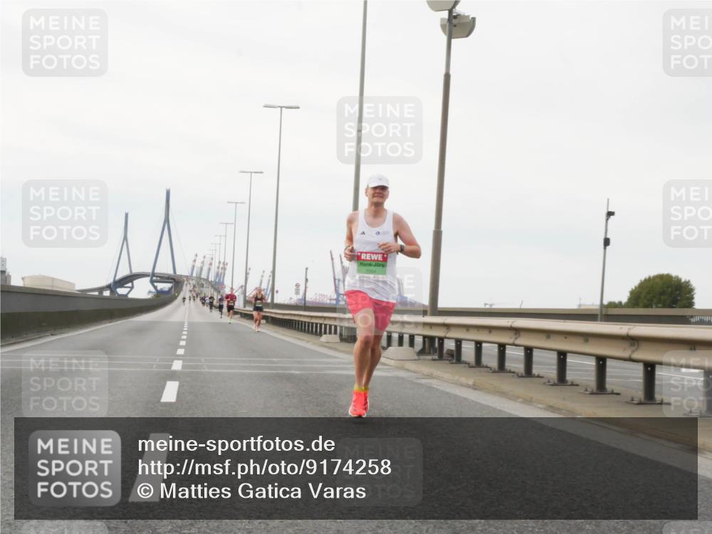 03.10.2025 - Köhlbrandbrückenlauf Matties Gatica Varas http://msf.ph/oto/9174258 03.10.2025 15:39:33 Position 3 7054 meine-sportfotos.de