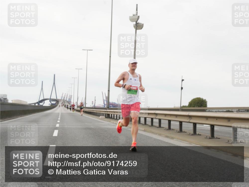 03.10.2025 - Köhlbrandbrückenlauf Matties Gatica Varas http://msf.ph/oto/9174259 03.10.2025 15:39:33 Position 3 7054 meine-sportfotos.de