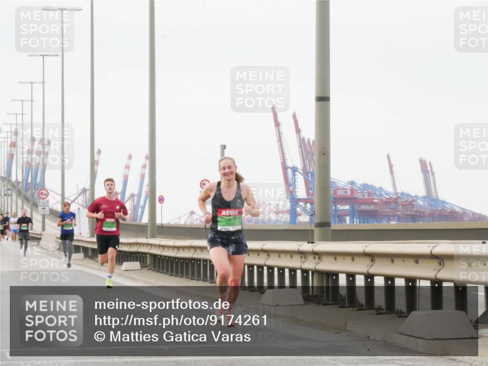 03.10.2025 - Köhlbrandbrückenlauf Matties Gatica Varas http://msf.ph/oto/9174261 03.10.2025 15:39:37 Position 3 12, 1, 8968 meine-sportfotos.de