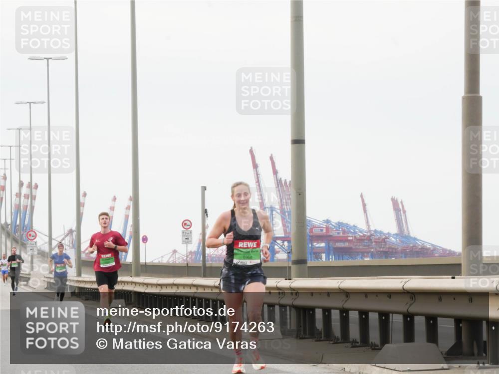 03.10.2025 - Köhlbrandbrückenlauf Matties Gatica Varas http://msf.ph/oto/9174263 03.10.2025 15:39:38 Position 3 12, 1, 12, 1, 8968 meine-sportfotos.de