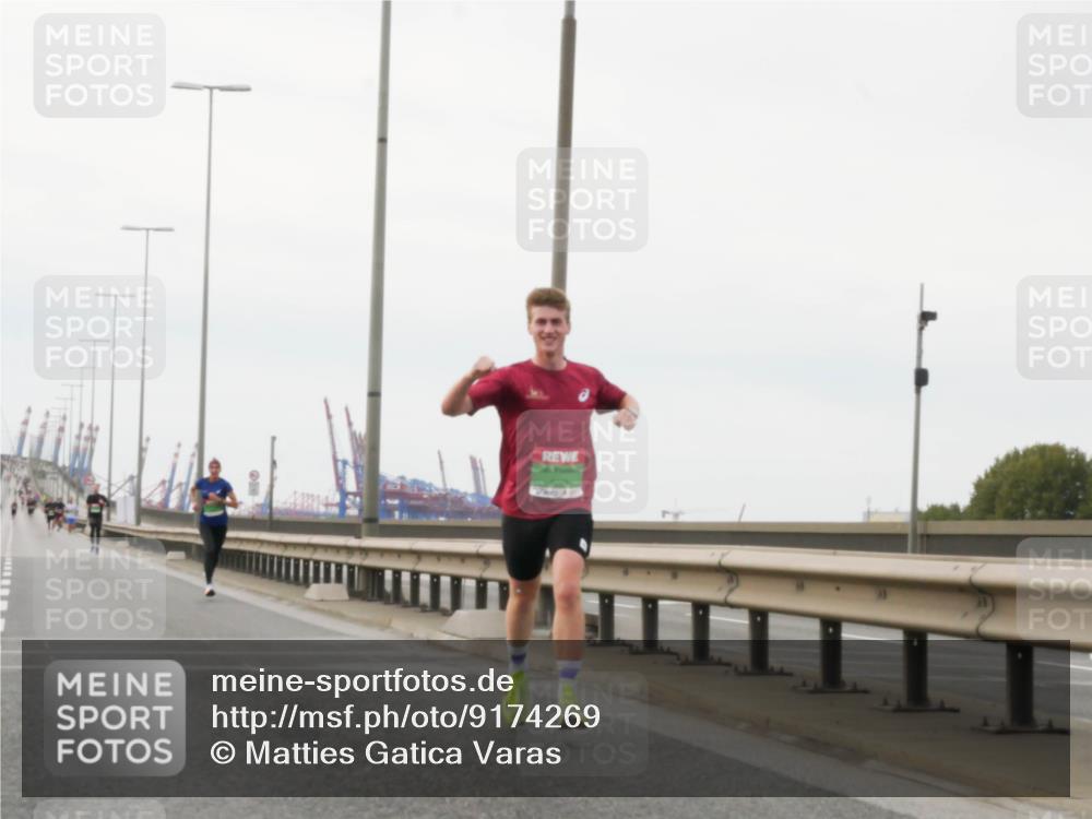 03.10.2025 - Köhlbrandbrückenlauf Matties Gatica Varas http://msf.ph/oto/9174269 03.10.2025 15:39:46 Position 3  meine-sportfotos.de