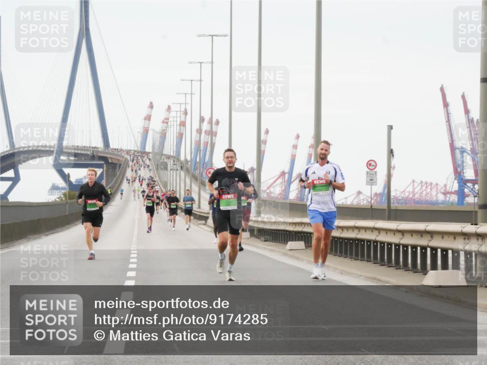 03.10.2025 - Köhlbrandbrückenlauf Matties Gatica Varas http://msf.ph/oto/9174285 03.10.2025 15:40:10 Position 3  meine-sportfotos.de