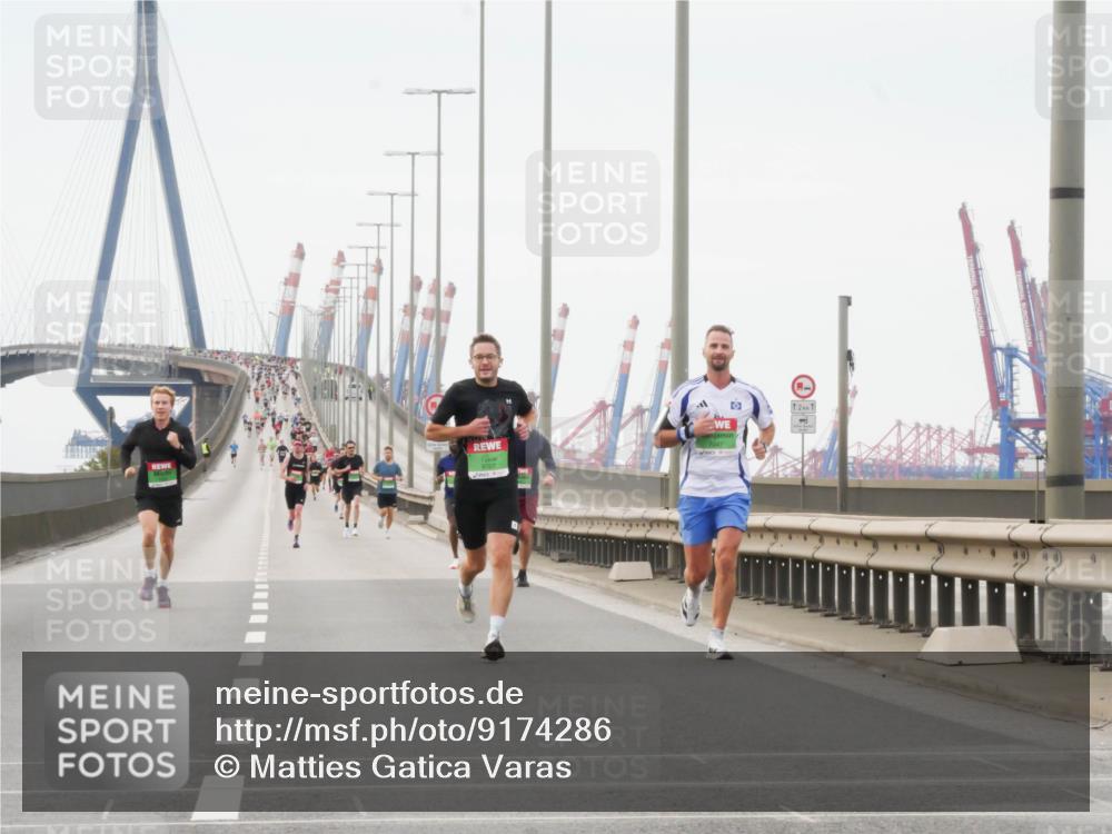 03.10.2025 - Köhlbrandbrückenlauf Matties Gatica Varas http://msf.ph/oto/9174286 03.10.2025 15:40:10 Position 3  meine-sportfotos.de