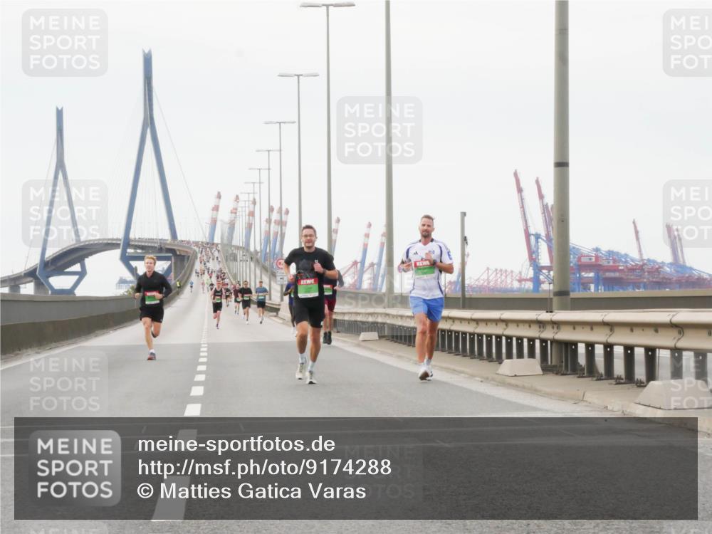 03.10.2025 - Köhlbrandbrückenlauf Matties Gatica Varas http://msf.ph/oto/9174288 03.10.2025 15:40:11 Position 3 12 meine-sportfotos.de