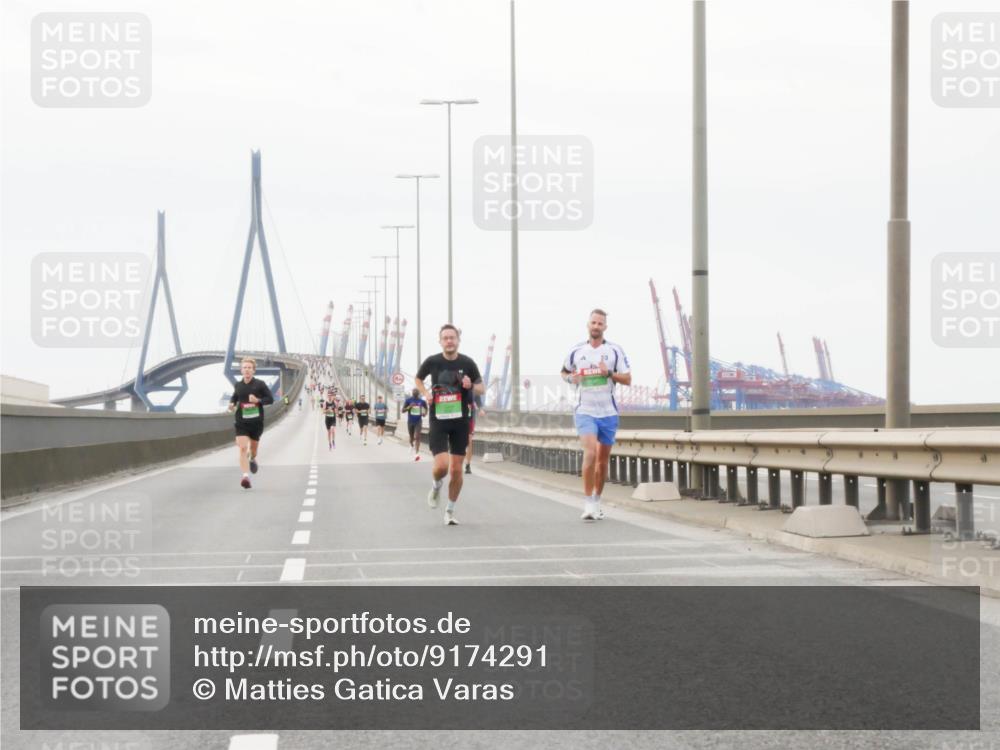 03.10.2025 - Köhlbrandbrückenlauf Matties Gatica Varas http://msf.ph/oto/9174291 03.10.2025 15:40:12 Position 3  meine-sportfotos.de