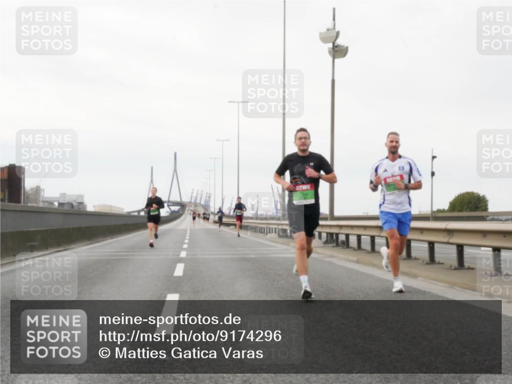 03.10.2025 - Köhlbrandbrückenlauf Matties Gatica Varas http://msf.ph/oto/9174296 03.10.2025 15:40:17 Position 3  meine-sportfotos.de