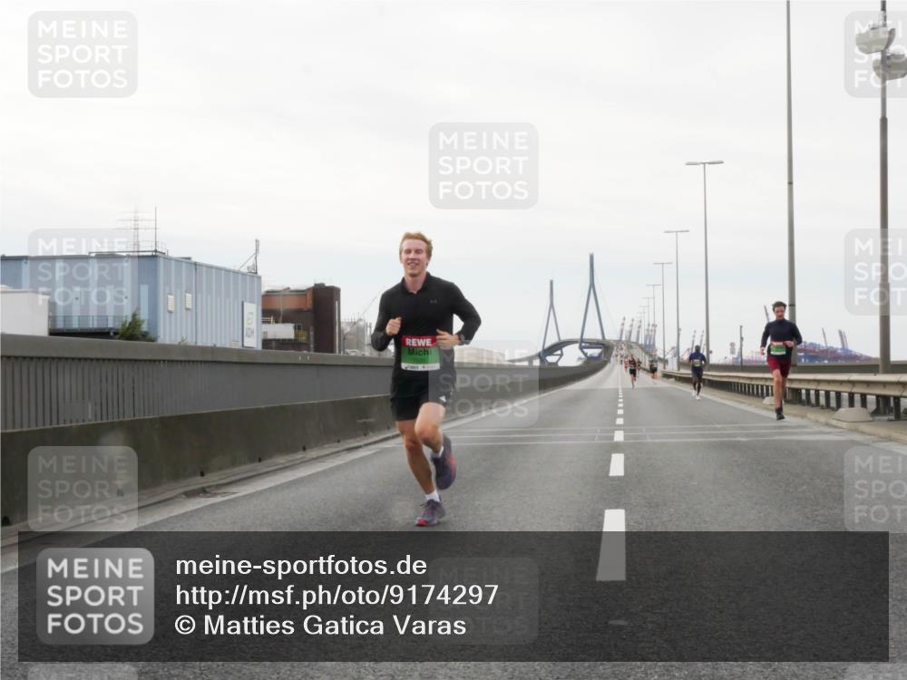 03.10.2025 - Köhlbrandbrückenlauf Matties Gatica Varas http://msf.ph/oto/9174297 03.10.2025 15:40:21 Position 3  meine-sportfotos.de