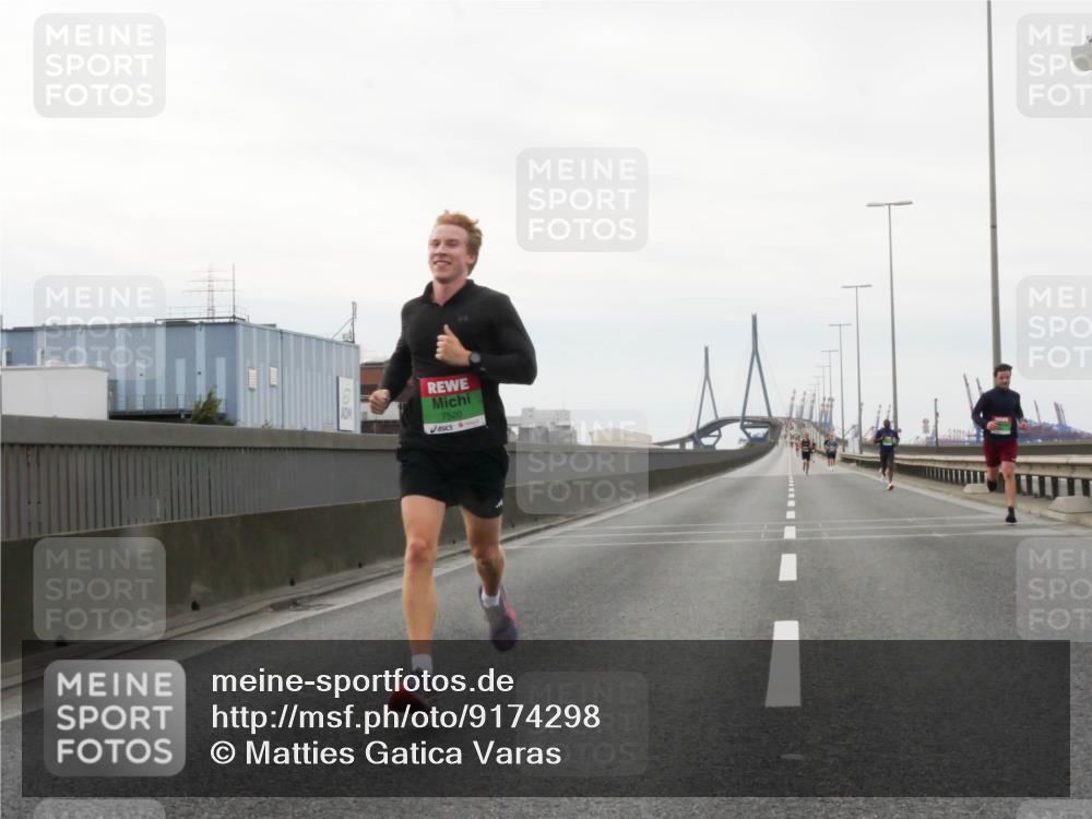 03.10.2025 - Köhlbrandbrückenlauf Matties Gatica Varas http://msf.ph/oto/9174298 03.10.2025 15:40:21 Position 3 7520 meine-sportfotos.de