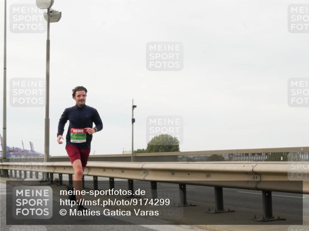 03.10.2025 - Köhlbrandbrückenlauf Matties Gatica Varas http://msf.ph/oto/9174299 03.10.2025 15:40:24 Position 3 9461 meine-sportfotos.de