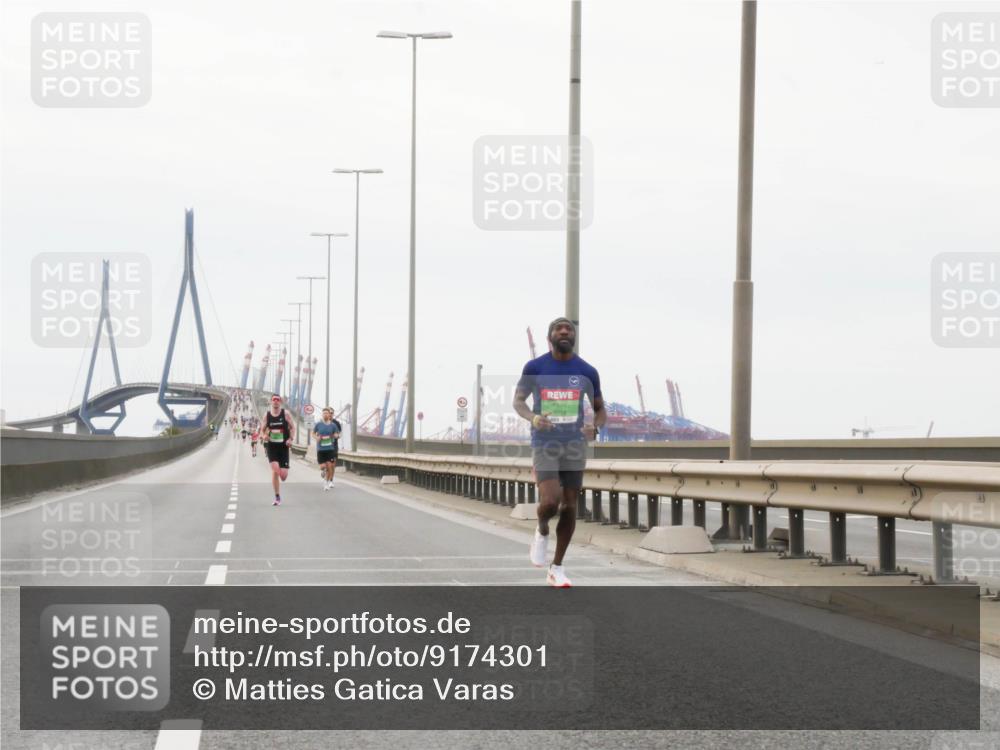 03.10.2025 - Köhlbrandbrückenlauf Matties Gatica Varas http://msf.ph/oto/9174301 03.10.2025 15:40:27 Position 3  meine-sportfotos.de