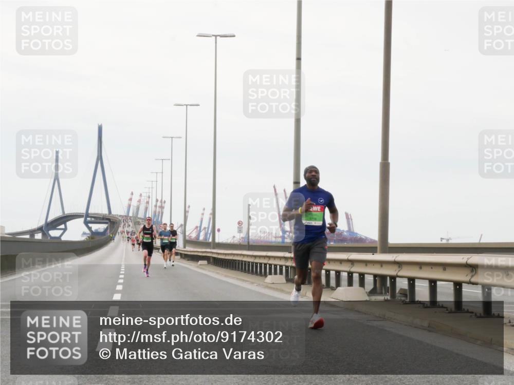 03.10.2025 - Köhlbrandbrückenlauf Matties Gatica Varas http://msf.ph/oto/9174302 03.10.2025 15:40:28 Position 3 9718 meine-sportfotos.de