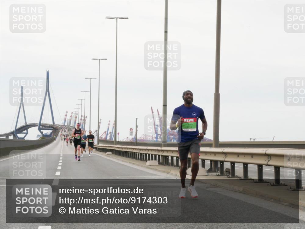 03.10.2025 - Köhlbrandbrückenlauf Matties Gatica Varas http://msf.ph/oto/9174303 03.10.2025 15:40:28 Position 3 9718 meine-sportfotos.de