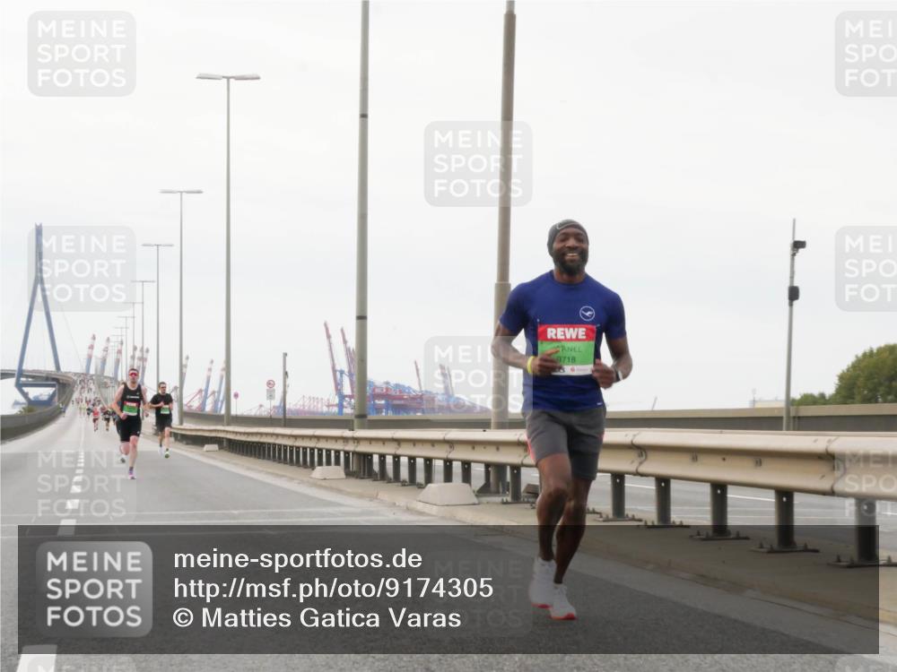 03.10.2025 - Köhlbrandbrückenlauf Matties Gatica Varas http://msf.ph/oto/9174305 03.10.2025 15:40:29 Position 3 9718 meine-sportfotos.de