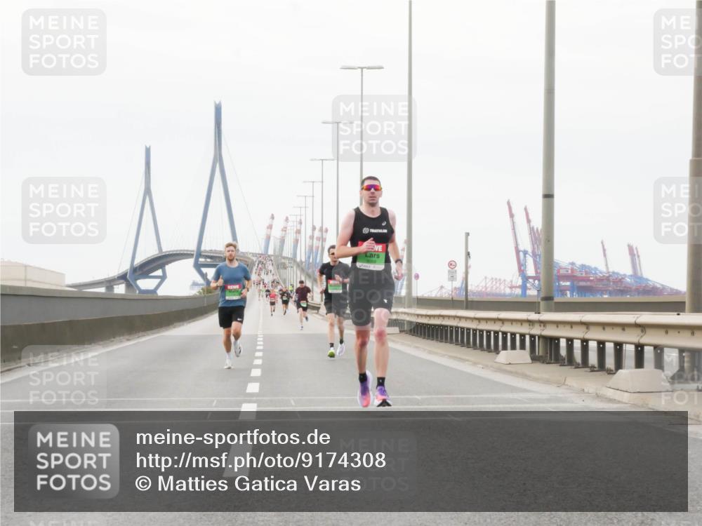 03.10.2025 - Köhlbrandbrückenlauf Matties Gatica Varas http://msf.ph/oto/9174308 03.10.2025 15:40:34 Position 3  meine-sportfotos.de