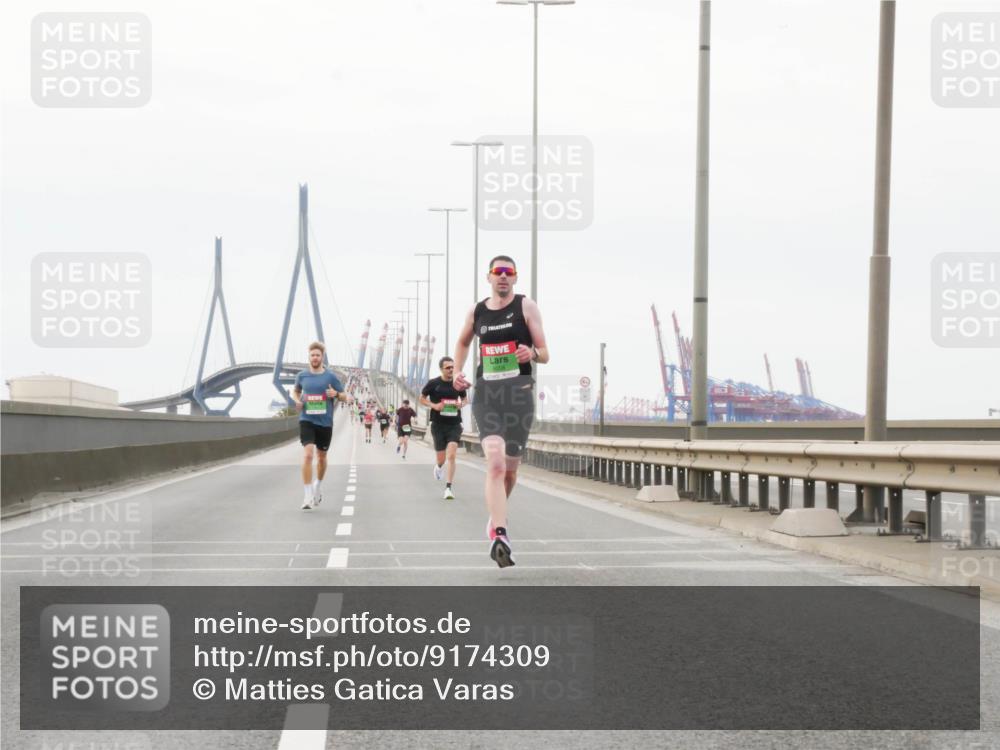 03.10.2025 - Köhlbrandbrückenlauf Matties Gatica Varas http://msf.ph/oto/9174309 03.10.2025 15:40:34 Position 3  meine-sportfotos.de